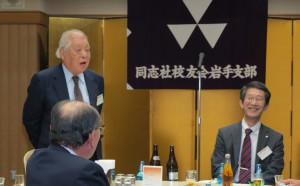 懇親会での木村常任理事（左）と藤原企画部長（右）